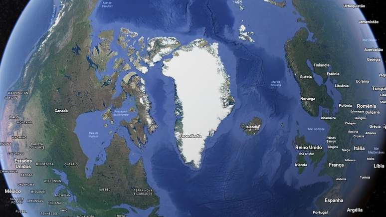 Se derretesse de uma vez e por completo, a Groenlândia aumentaria em mais de 6 metros o nível do mar no mundo, mas a água se distribui de formas diferentes | Foto: Google Earth