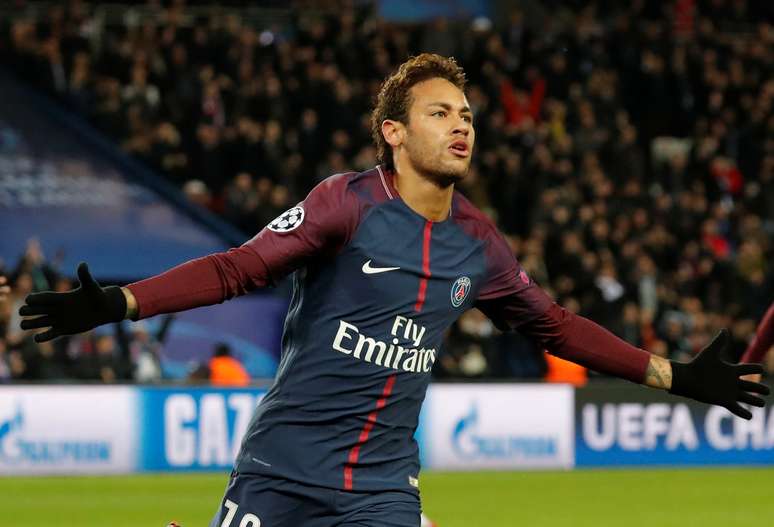 Neymar comemora gol na partida entre PSG x Celtic