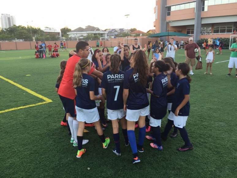 Escola de futebol gratuita e exclusiva para meninas? Esse lugar