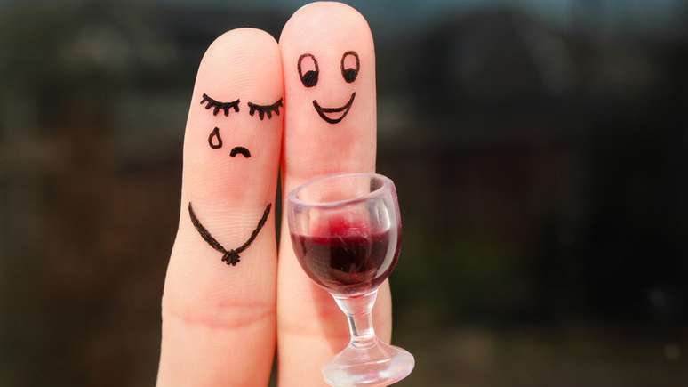 Dos 30 mil entrevistados para o estudo, 29,8% disseram que se sentem agressivos quando bebem destilados e 7,1%, quando bebem vinho tinto