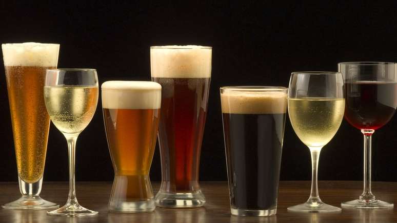 Entrevistados de 21 países disseram que cerveja e vinho relaxam mais que outras bebidas