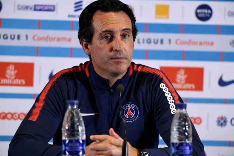 Emery em entrevista coletiva: sua equipe lidera a Ligue 1 por seis pontos sobre o Monaco (Foto: Bertrand Guay / AFP)