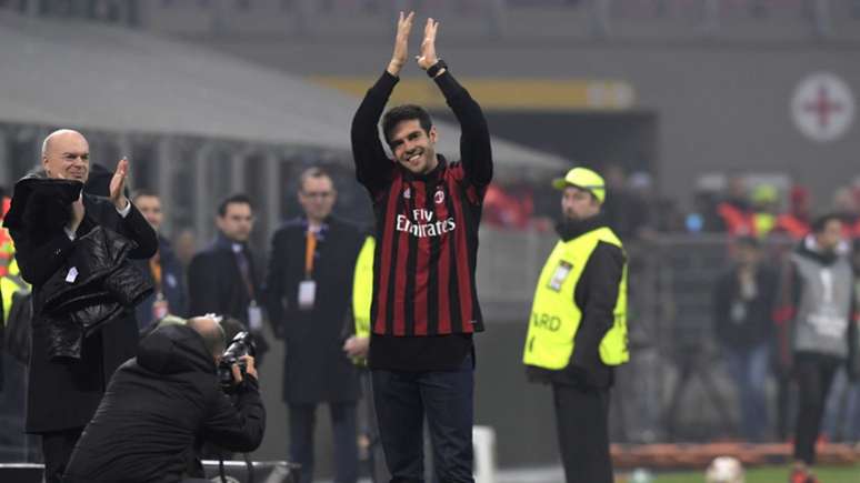 Kaká com a camisa do Milan (Foto: AFP/MIGUEL MEDINA)
