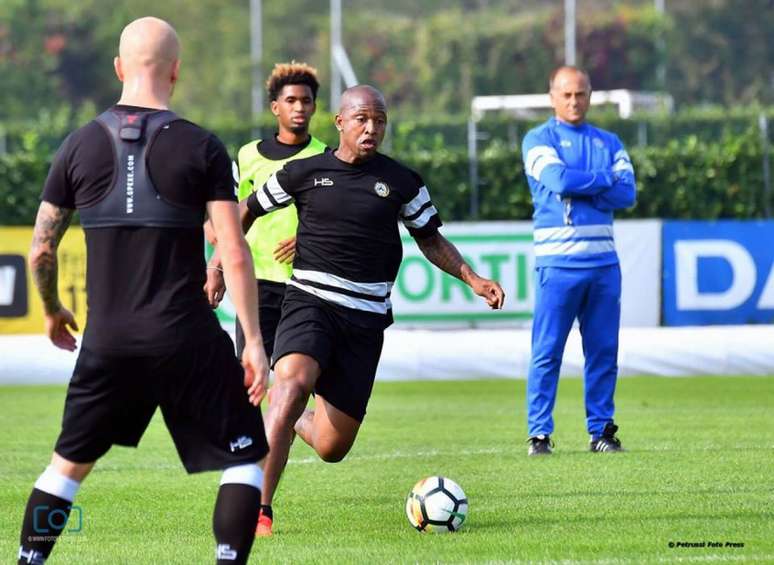 Zagueiro de origem, Samir vem atuando na lateral esquerda da Udinese (Foto: Divulgação)