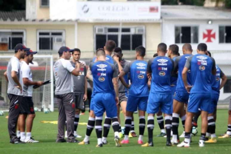 Zé Ricardo em treino do Vasco. Confira a seguir outras imagens na galeria especial do LANCE!