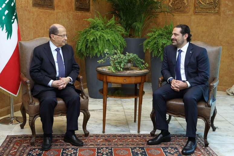 Presidente do Líbano, Michel Aoun, e primeiro-ministro,  Saad al-Hariri, no palácio presidencial em Baabda 27/11/2017 Dalati Nohra/Divulgação via REUTERS