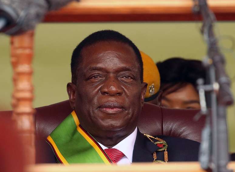 Emmerson Mnangagwa toma posse como presidente do Zimbábue
 24/11/2017    REUTERS/Philimon Bulawayo