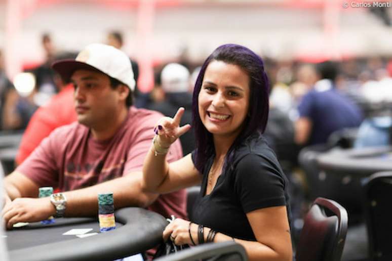 Jogadora e instrutora de pôquer, Renatinha tem diversos resultados relevantes nas mesas (Divulgação)