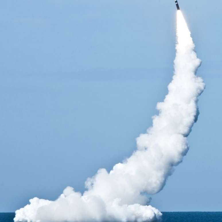 Ap&oacute;s ordem presidencial, militar tem que dar a volta em uma chave para iniciar ataque