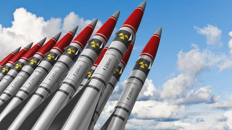 O uso de armamentos nucleares poderia ser considerado ilegal por tratados internacionais