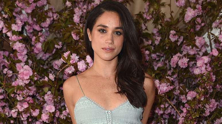 A atriz americana Meghan Markle, noiva do príncipe Harry, é divorciada e tem origem negra