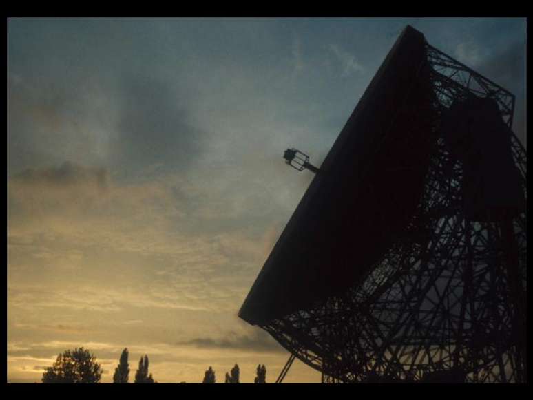 Um radiotelescópio, do tipo que será usado para coletar informações sobre o Phaeton
