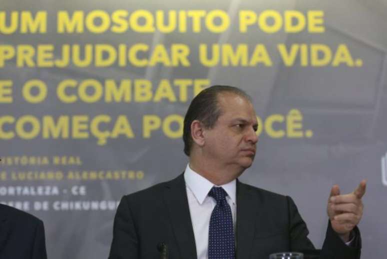 O ministro da Saúde, Ricardo Barros, apresenta campanha de combate ao mosquito Aedes aegypti no verão 