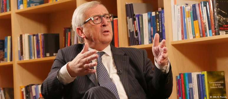 O presidente da Comissão Europeia, Jean-Claude Juncker, em entrevista à DW em Bruxelas