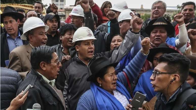 Corte boliviana contrariou resultado de consulta popular realizada no ano passado, que rejeitou acabar com limites para mandatos consecutivos