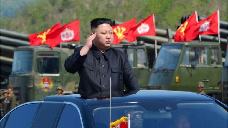 Kim Jong-un declarou que os mísseis não representariam qualquer ameaça enquanto os interesses de seu país não fossem violados