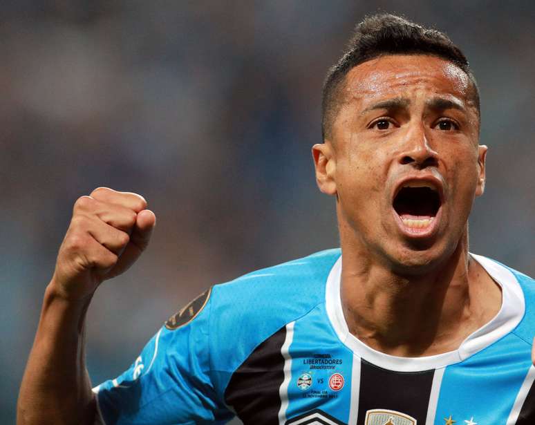 C&iacute;cero colocou o Gr&ecirc;mio em vantagem no jogo de ida