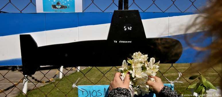 Familiares dos 44 tripulantes aguardavam notícias em base da Marinha argentina em Mar del Plata