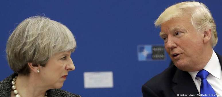 A premiê Theresa May e o presidente Donald Trump, durante um encontro em Bruxelas em maio passado