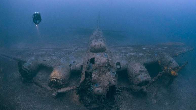 Destroços incrivelmente preservados de um B-17 perto de Vis, na Croácia | Foto: Steve Jones/www.millionfish.com