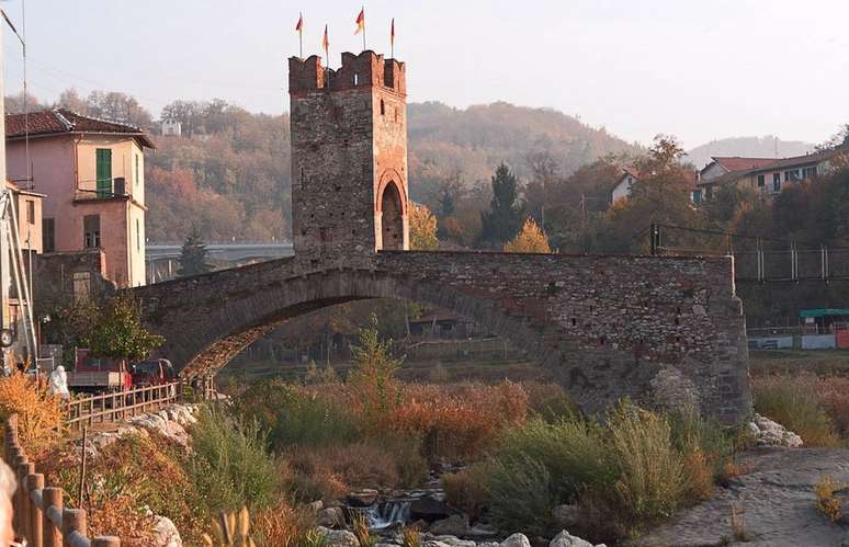 Regi&atilde;o da Liguria, na costa noroeste da It&aacute;lia, &eacute; marcada por montanhas e vilarejos pitorescos | Foto: Alamy