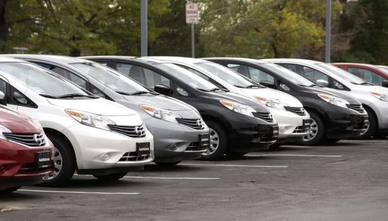 Carros novos estacionados em concession&aacute;ria em Broomfield, no Colorado
01/10/2014
REUTERS/Rick Wilking 