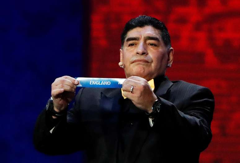 Maradona sorteou o destino da Inglaterra na Copa