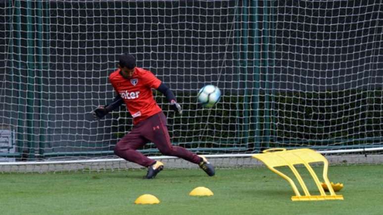 Goleiro de 27 anos virou reserva em agosto e viu a negociação com a diretoria esfriar (Érico Leonan/saopaulofc.net)