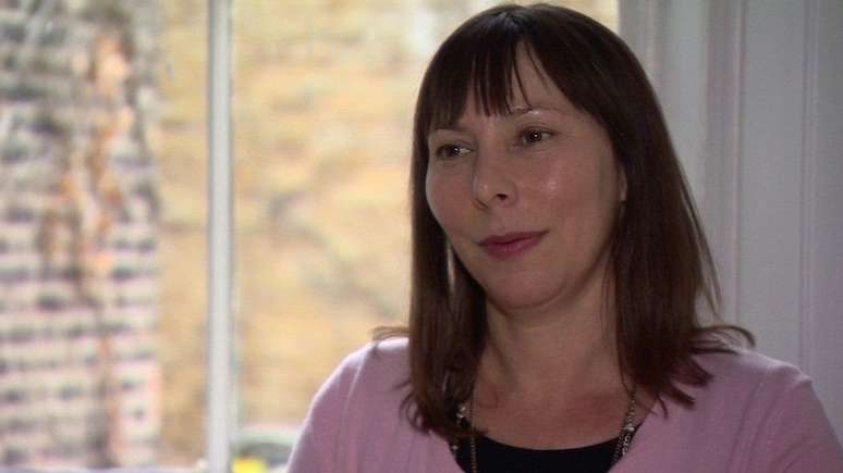 'Com a decis&atilde;o de eliminar os vistos, criaram essa zona de vazio regulat&oacute;rio', opina Cox