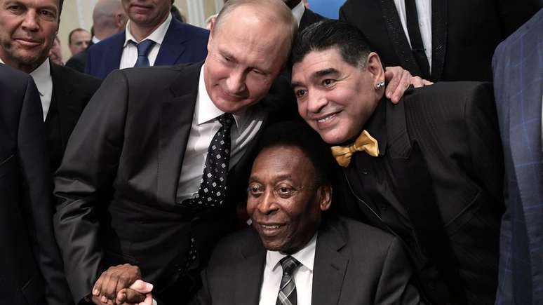 Pelé esteve no sorteio de cadeira de rodas