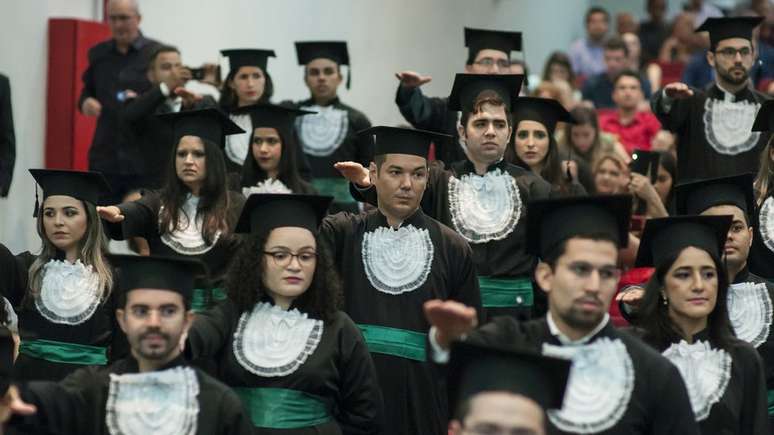 Colação de grau de formandos no Ceará: Brasil tem hoje 291 universidades de Medicina | Foto: UFC