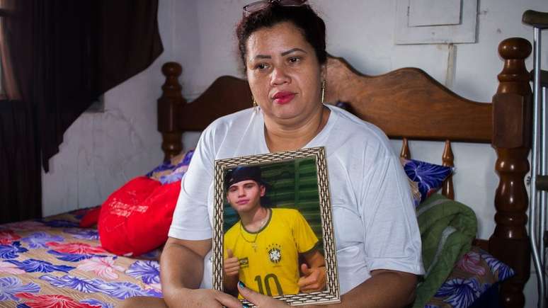 A estudante de direito Patrícia Gusmão usou as redes sociais para investigar o paradeiro do assassino de seu filho (Foto: Emanoele Daiane/BBC Brasil)