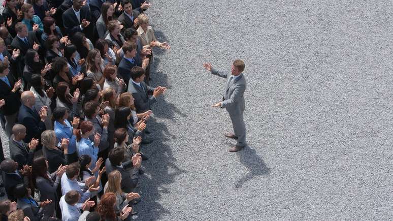 O poder &eacute; algo que atrai tanto humanos quanto chimpanz&eacute;s