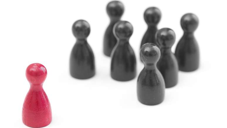 Na pol&iacute;tica, os partidos mais fracos tentam se unir para fazer frente aos maiores. No mundo dos chimpanz&eacute;s, ocorre algo parecido