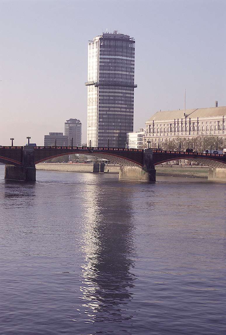 O rio Tâmisa, que corta a cidade de Londres