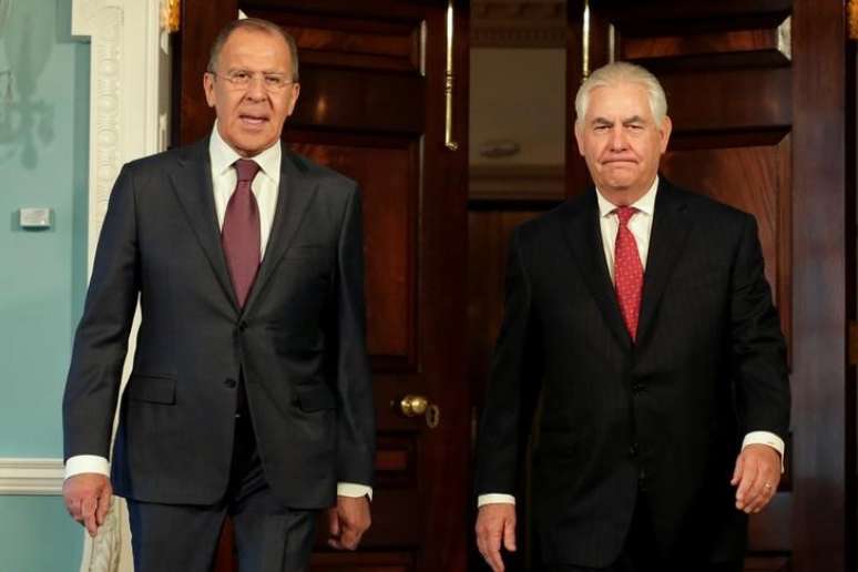 Secretário de Estado dos EUA, Rex Tillerson, e ministro de Relações Exteriores da Rússia, Sergey Lavrov, em Washington 10/05/2017 REUTERS/Yuri Gripas