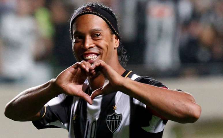 A última vez que Ronaldinho atuou em Belo Horizonte foi na conquista da Recopa Sul-Americana (Foto: Reprodução YouTube)
