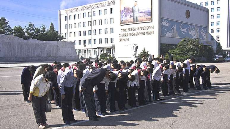 Dos muitos costumes locais, o que mais chama a aten&ccedil;&atilde;o dos turistas &eacute; o h&aacute;bito de prestar rever&ecirc;ncia | Foto: Marcelo Druck
