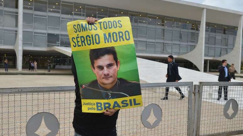 Em julho, o juiz Sergio Moro condenou o ex-presidente Lula por corrupção passiva e lavagem de dinheiro no caso do triplex do Guarujá (SP) |Foto: Valter Campanato/Agência Brasil