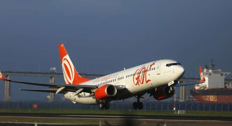 Avião da Gol decola do Aeroporto Santos Dumont no Rio de Janeiro
15/12/2014 REUTERS/Pilar Olivares