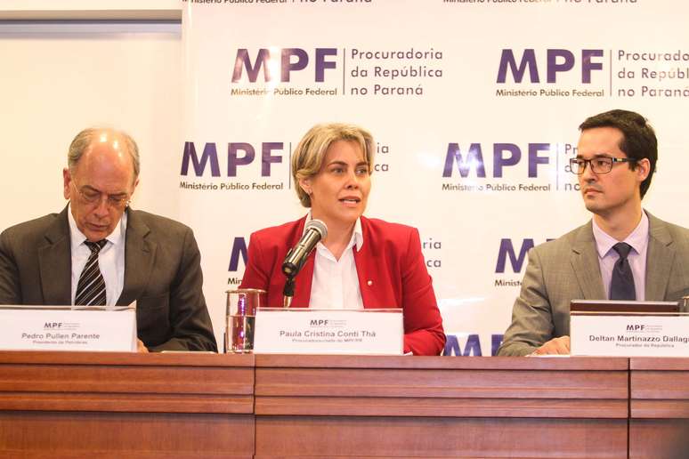 Da esquerda para a direita: Pedro Pullen Parente, presidente da Petrobras, Paula Cristina Conti Thá, procuradora-chefe do MPF e Deltan Dallagnol, coordenador da força-tarefa da Lava Jato no MPF