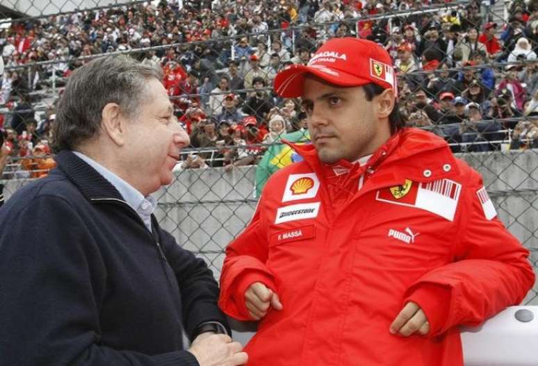 Jean Todt conversa com Massa no GP do Japão de 2008
 12/10/2008    REUTERS/Issei Kato
