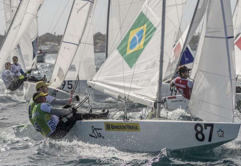 Maguila (à frente) e Robert Scheidt são os brasileiros com chance de título na vela (Foto: Carlo Borlenghi)