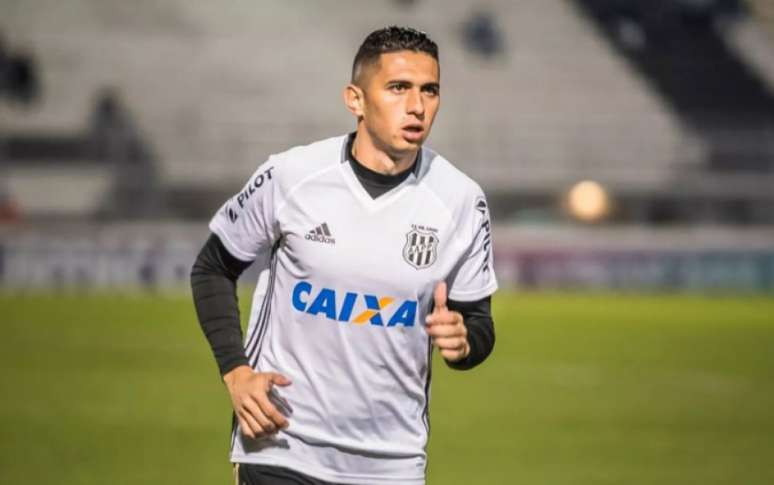 Após boa campanha pela Ponte Preta, Danilo Barcelos entra na mira da Chapecoense (Foto: Fabio Leoni/ PontePress)