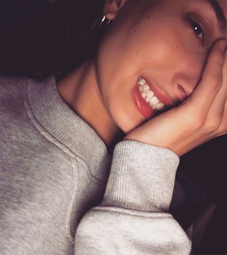 Hailey Baldwin tamb&eacute;m aderiu &agrave; moda