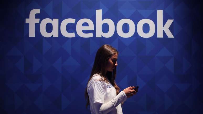 Facebook diz que está aperfeiçoando seus sistemas para 'detectar e remover' conteúdos ligados a fakes