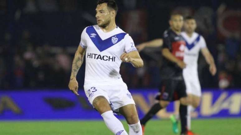 Primeiro reforço do Vasco para 2018 pode ser o volante Leandro Desábato (Foto: Divulgação/Vélez Sarsfield)