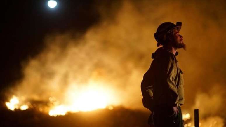 Nos &uacute;ltimos dias, cerca de 200 mil pessoas tiveram de deixar suas casas por causa dos inc&ecirc;ndios em Los Angeles