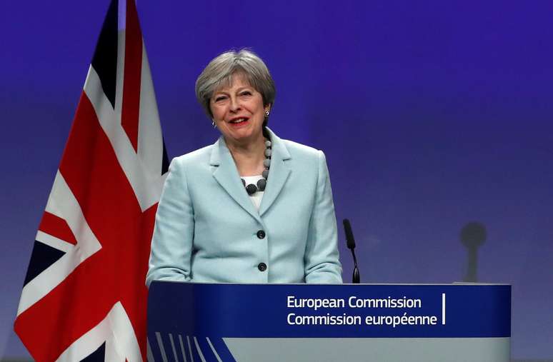 Primeira-ministra britânica, Theresa May, durante coletiva de imprensa em Bruxelas, na Bélgica 08/12/2017 REUTERS/Yves Herman