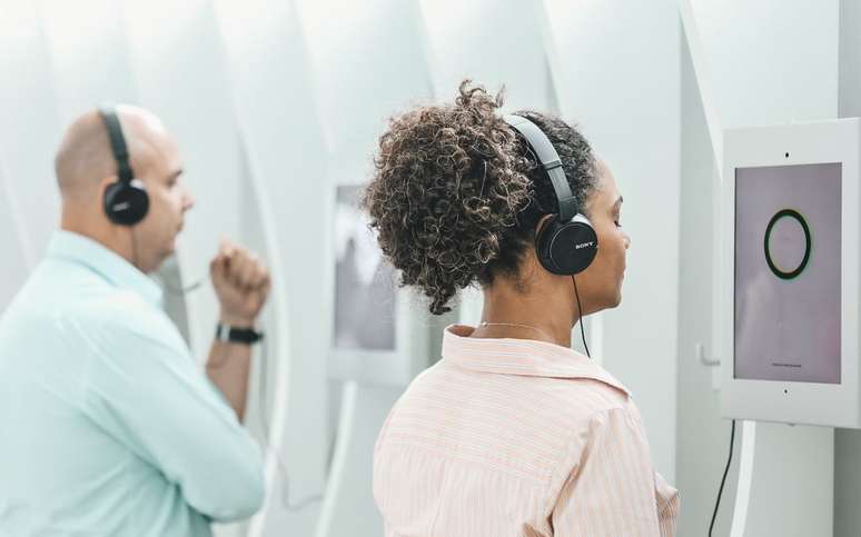 IRIS+ conversa com os visitantes do Museu do Amanh&atilde; para entender suas preocupa&ccedil;&otilde;es (Foto: Guilherme Leporace)